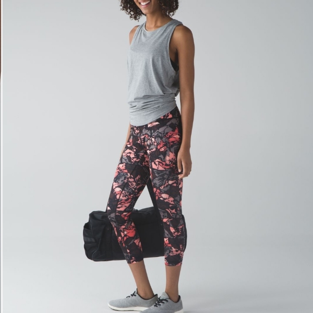 🌺 LULULEMON  FLORAL WODER UNDER LEGGINGS